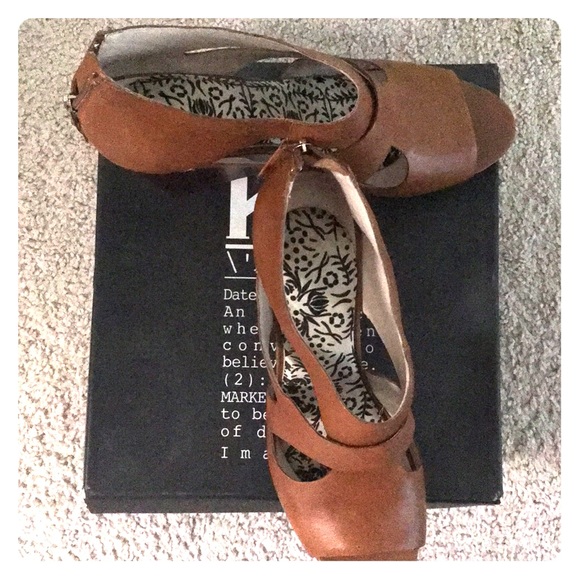 Women’s Shoes - Picture 1 of 5